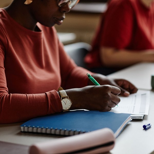 How to Write a Compelling Personal Profile for Your CV!